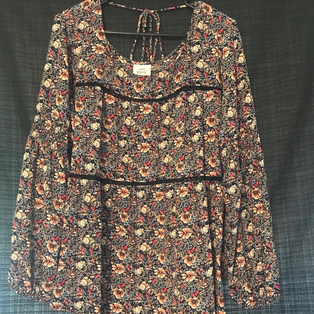 Flower blouse with tie back